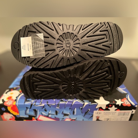 Ugg NEW Flowers Crochet boots - Picture 4 of 5